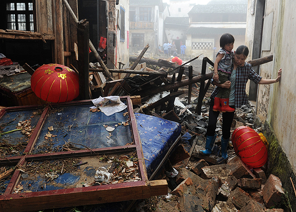 Cleanup begins following deadly floods