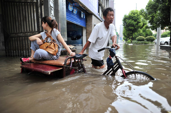 Heavy rain hits Central China