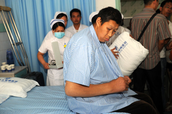 Asia's tallest man hospitalized