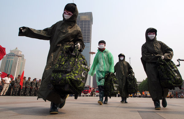 Chinese students put on duck-and-cover drill