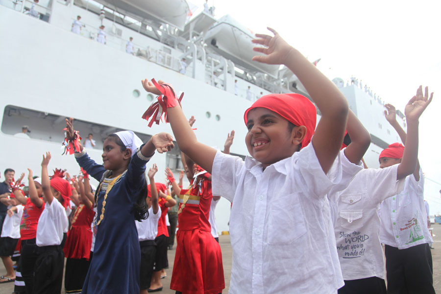 Hospital ship Peace Ark stops in Maldives