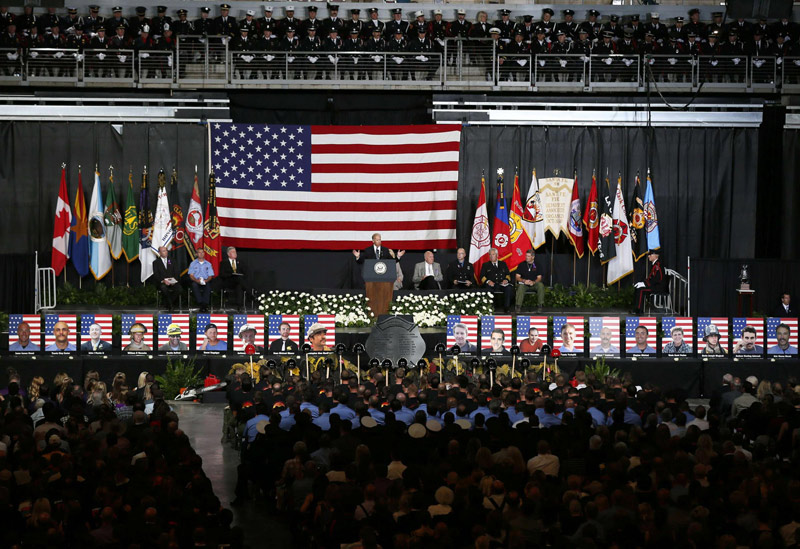 Thousands pay final tribute to US firemen