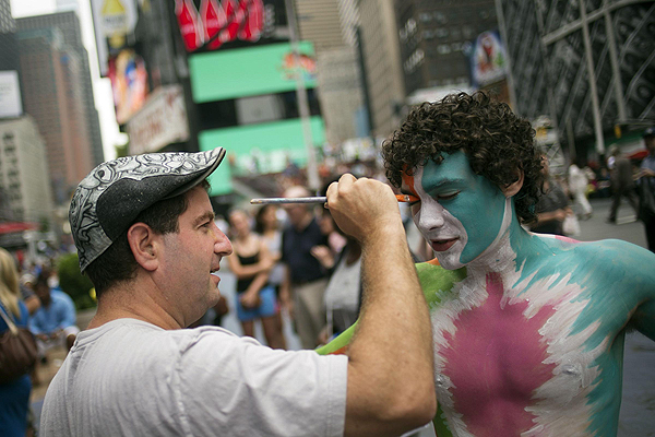 Troubled body paint artist makes return in NYC