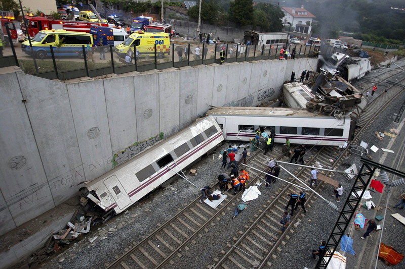 Train crash kills at least 78 in Spain