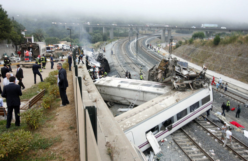 Train crash kills at least 78 in Spain