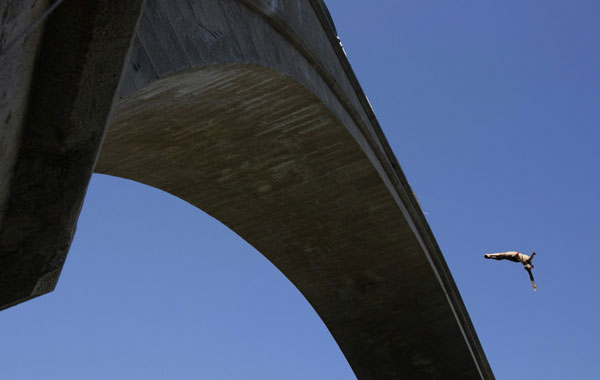 Leap of faith in Bosnian diving tradition