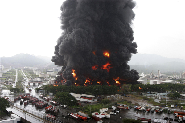 Lightning starts fire at Venezuela refinery