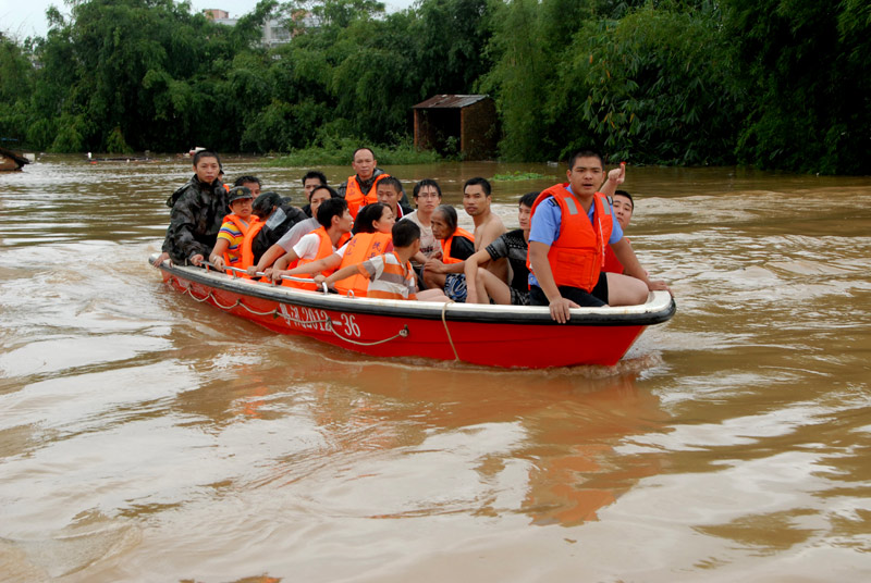 9 killed in south China floods