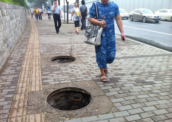 Uncovered manholes unnerve Beijingers