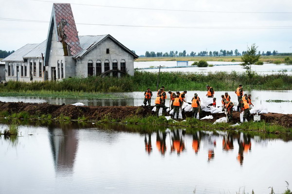 Levees reinforced in NE China