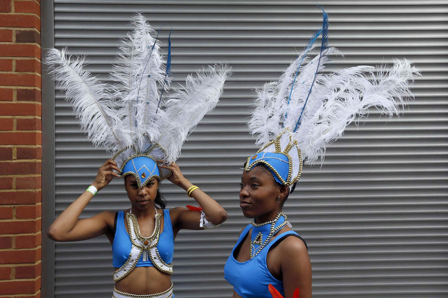 Notting Hill Carnival opens as a color feast