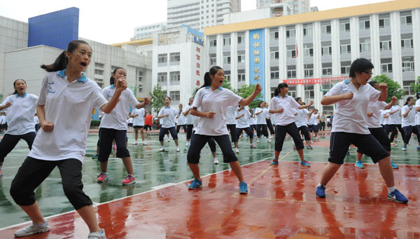 New girls get a lesson in combat