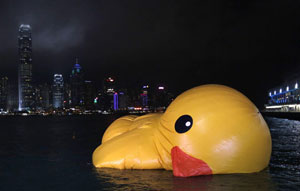 Giant rubber duck set to float in Beijing