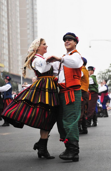 Folk customs parade in Luoyang