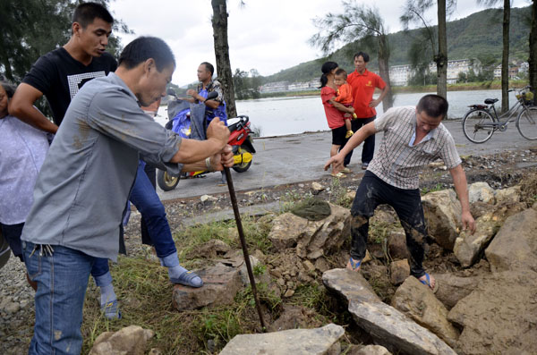 E China battles Typhoon Fitow