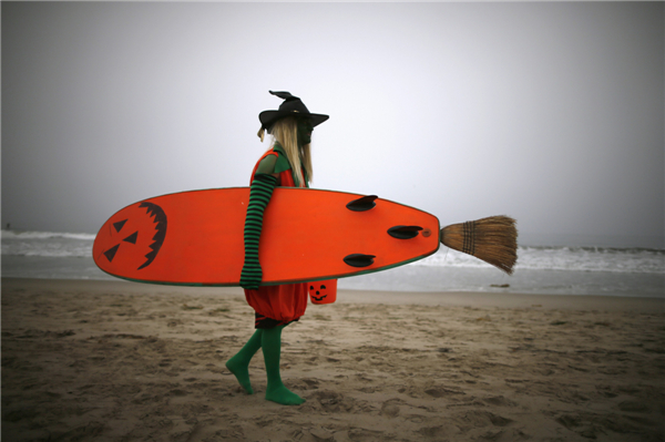 Halloween surf contest in Calif., US