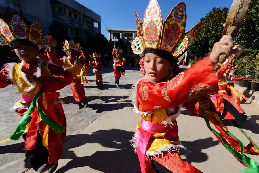 Learning Dongba culture in SW China
