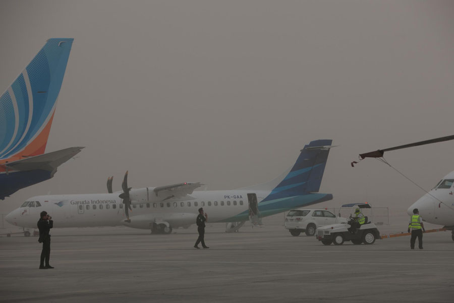 Dubai Airshow opens in sandstorm