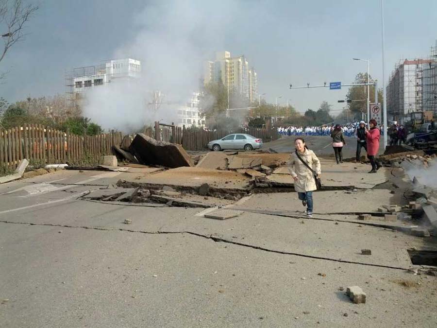 In photos: Oil pipeline blast in E China