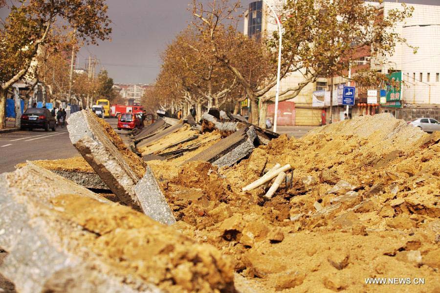 In photos: Oil pipeline blast in E China