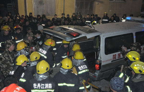 9 people die in snowstorm-caused collapse