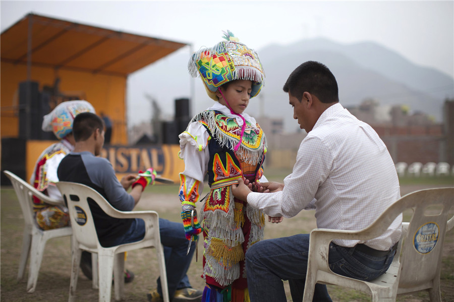 Scissors dance competition in Lima