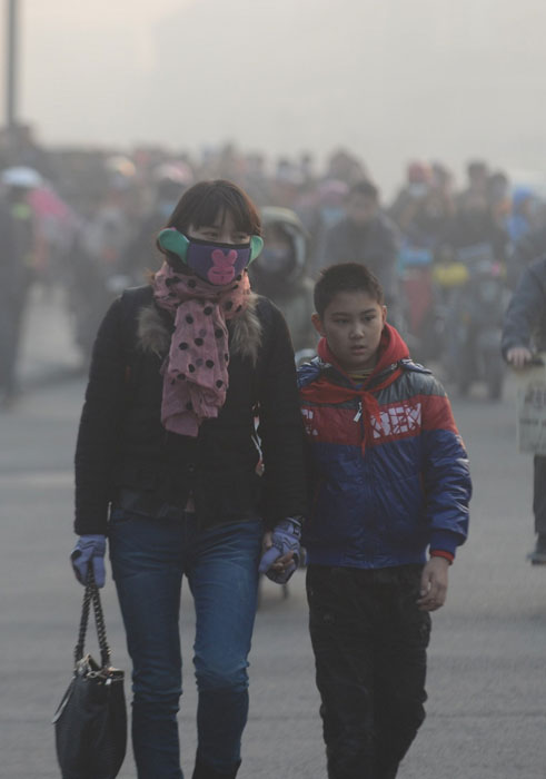 Heavy smog hits East China