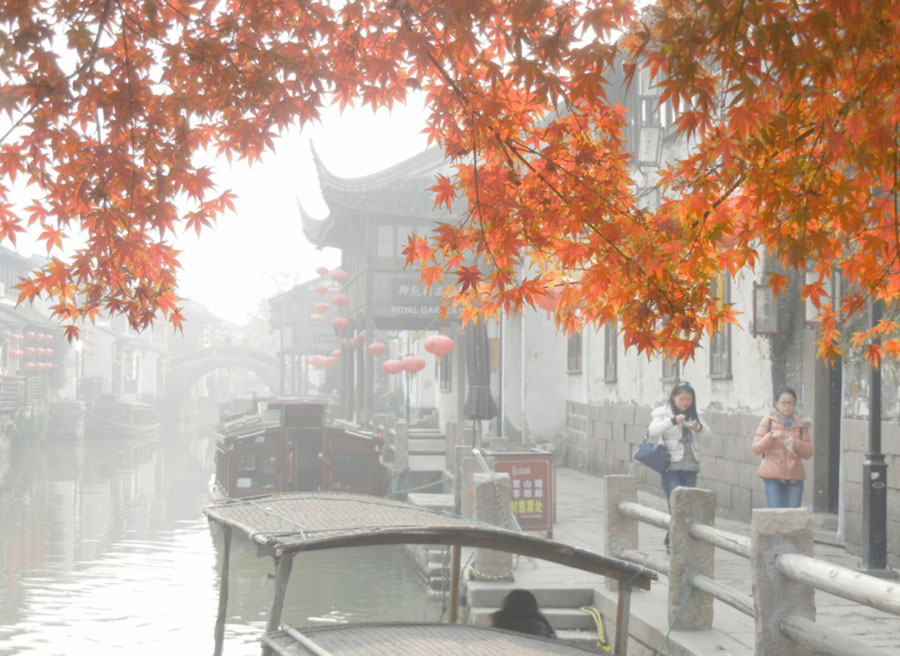 Heavy smog hits East China