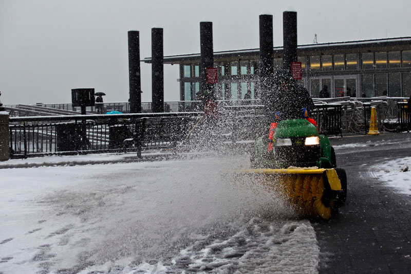 Snowstorm blasts mid-America