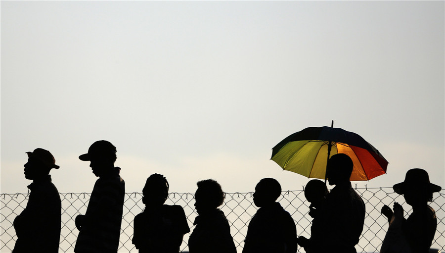 Mourners pay last respects to Mandela