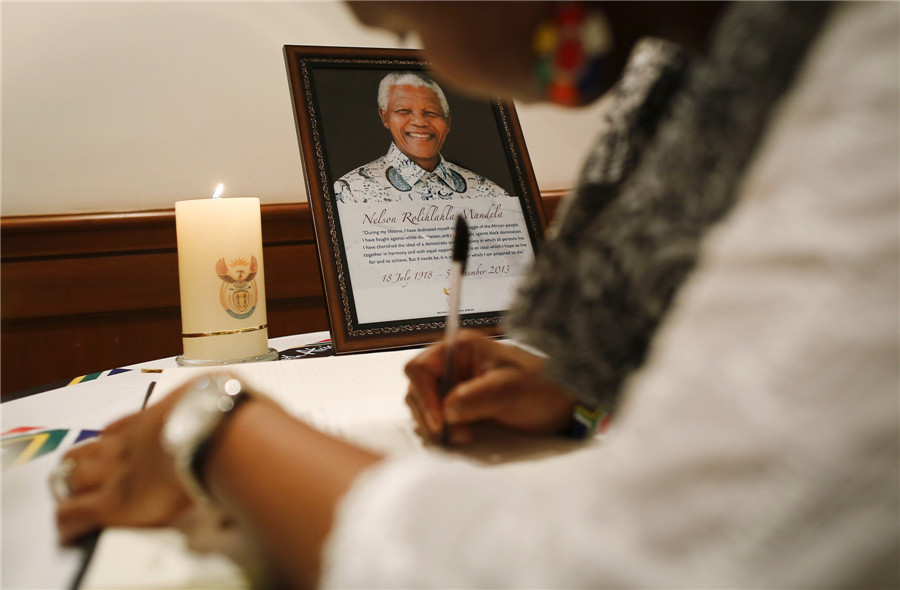 Mourners pay last respects to Mandela