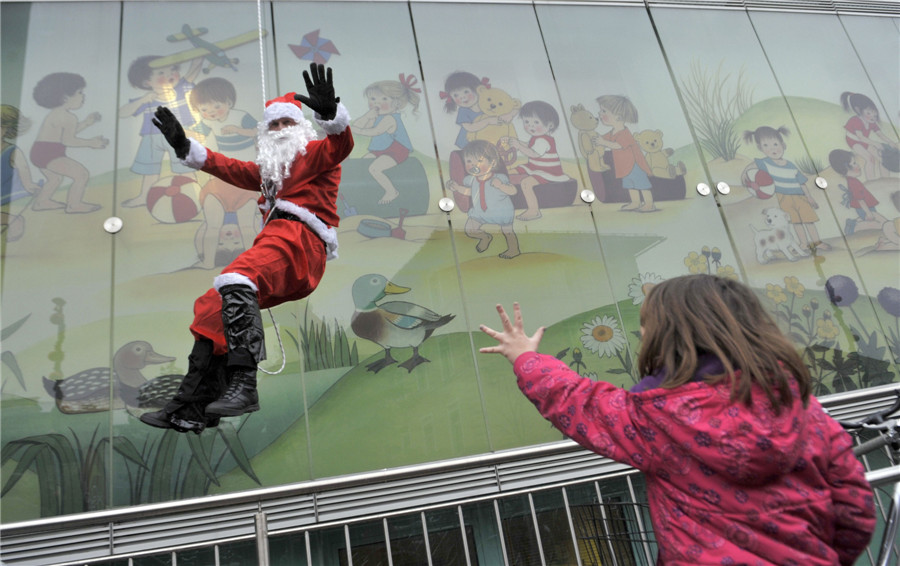 Police dressed as Santa perform for patients