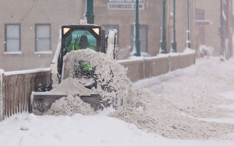 Winter storm moves across the midwest in US