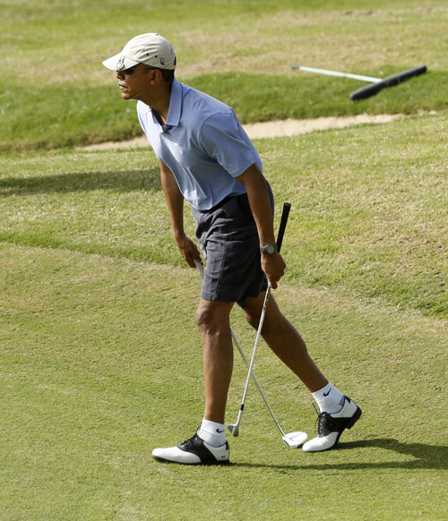 Obama plays golf in Hawaii