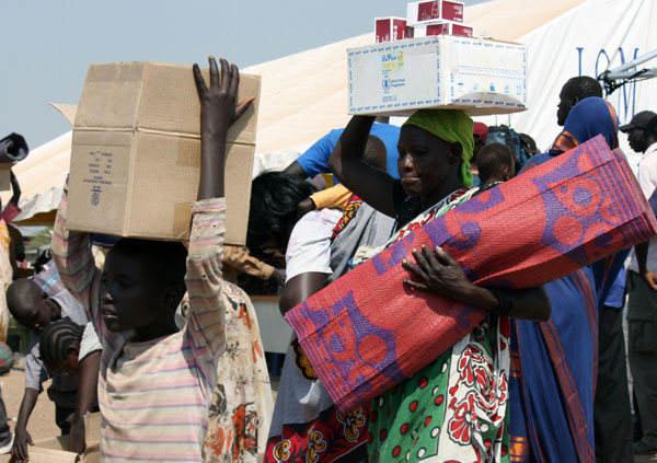 Refugees in South Sudan get supplies from UN