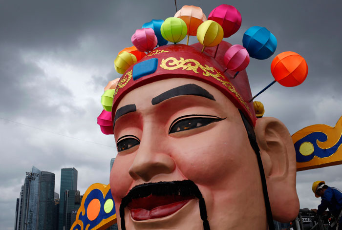 Statue made to welcome New Year in Singapore