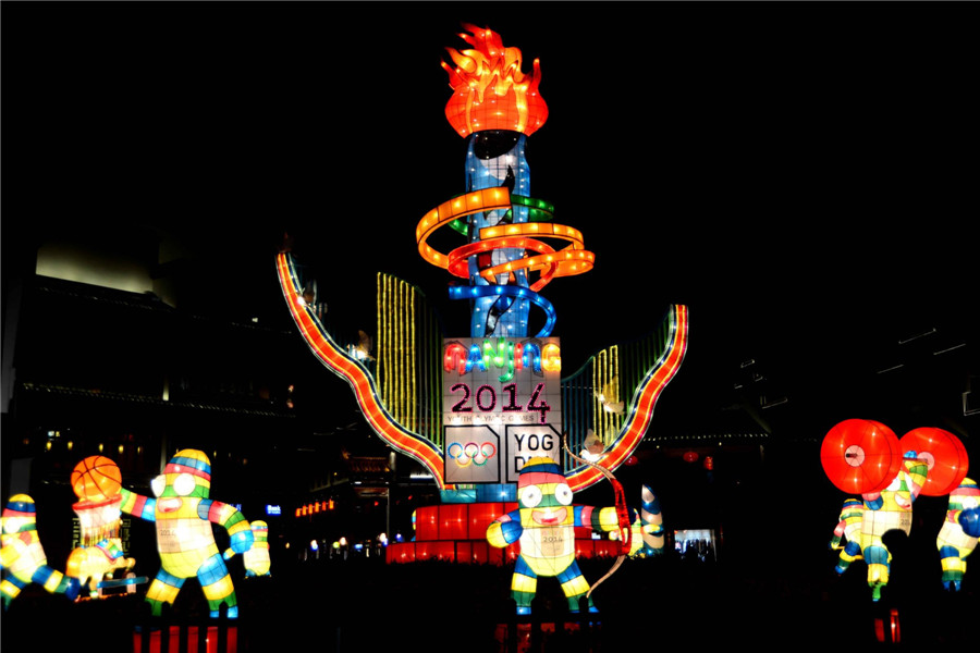 Nanjing light festival shines on Qinhuai River