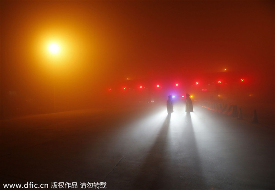 Festival travelers battle heavy fog