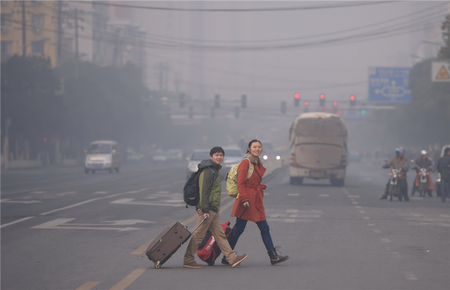 Festival travelers battle heavy fog