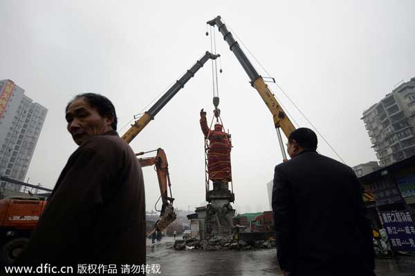 Chongqing moves Chairman Mao statue