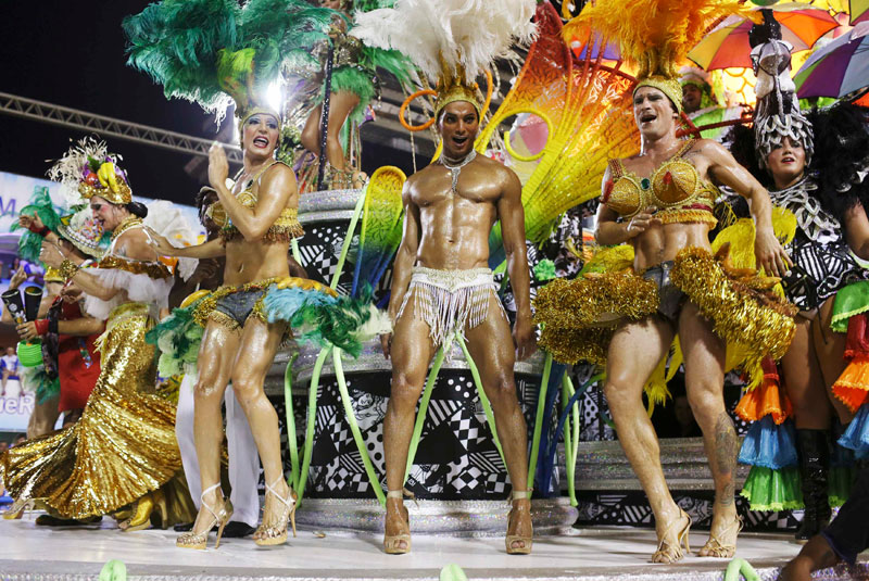 Carnival parade kicks off in Brazil