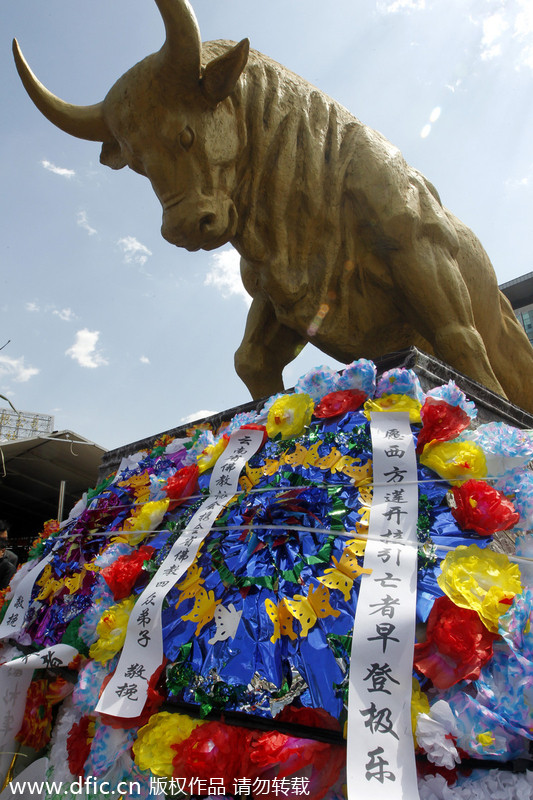 Monks mourn the dead in Kunming terror attack