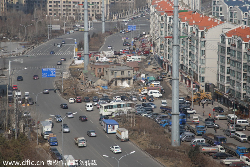 'Nail houses' remain as road is expanded