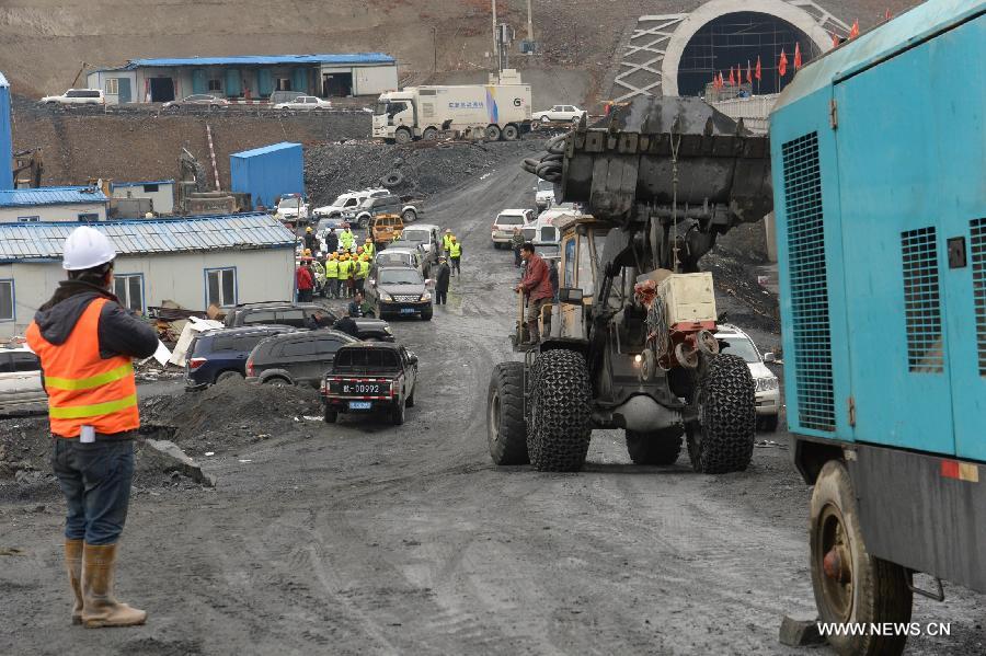 12 trapped in collapsed tunnel in NE China