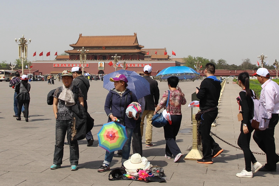 Beijing experiences unseasonably warm temperatures