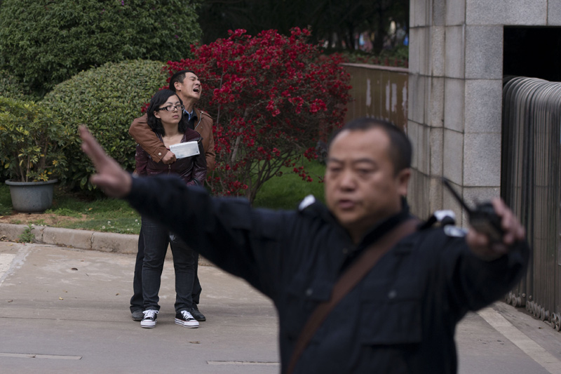 Cleaver-wielding man subdued after tense standoff