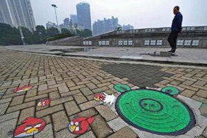 Amazing manhole cover graffitos dazzle campus