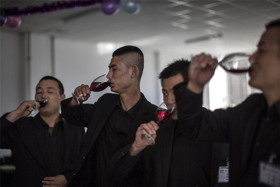 Tough training at Beijing bodyguard camp