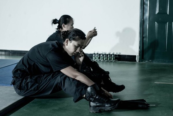 Photo special: Hard training of female SWAT