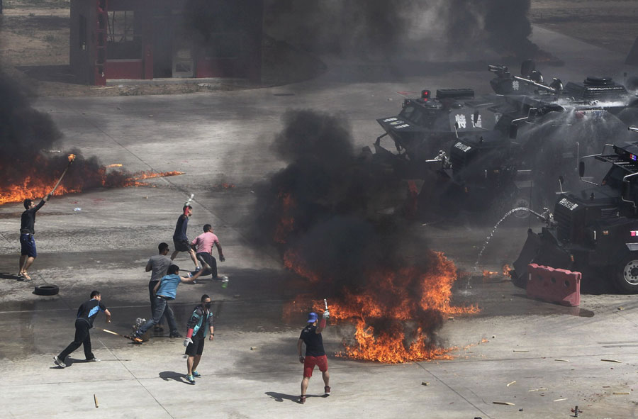 Beijing stages anti-terror drill